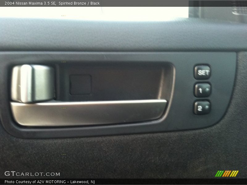 Spirited Bronze / Black 2004 Nissan Maxima 3.5 SE
