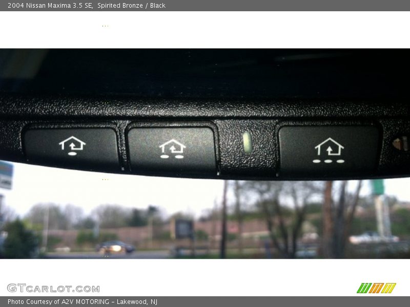 Spirited Bronze / Black 2004 Nissan Maxima 3.5 SE