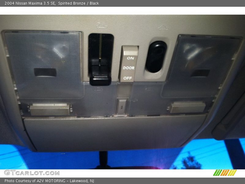 Spirited Bronze / Black 2004 Nissan Maxima 3.5 SE