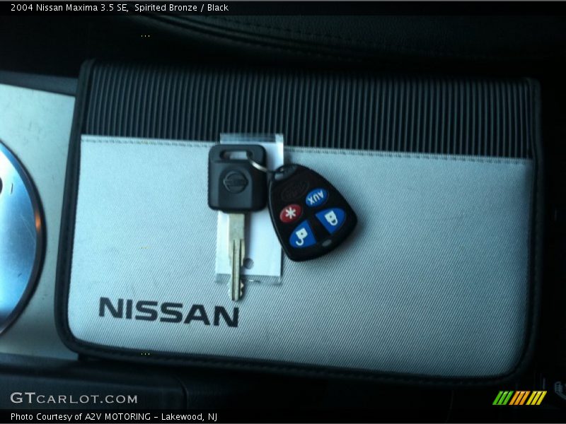 Spirited Bronze / Black 2004 Nissan Maxima 3.5 SE