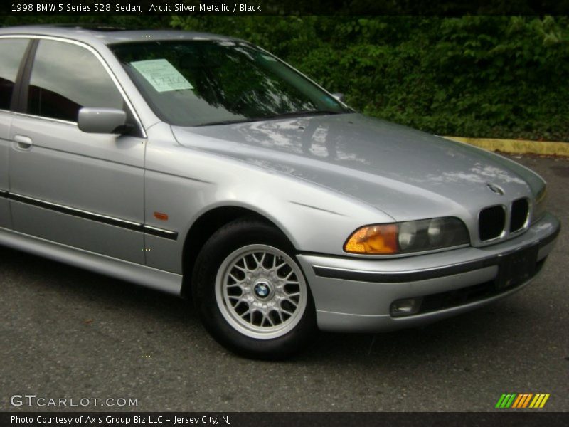 Arctic Silver Metallic / Black 1998 BMW 5 Series 528i Sedan