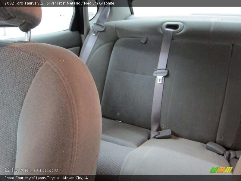 Silver Frost Metallic / Medium Graphite 2002 Ford Taurus SES