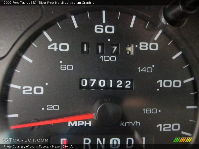 Silver Frost Metallic / Medium Graphite 2002 Ford Taurus SES