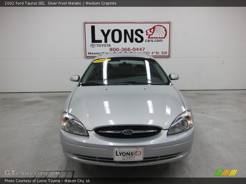 Silver Frost Metallic / Medium Graphite 2002 Ford Taurus SES
