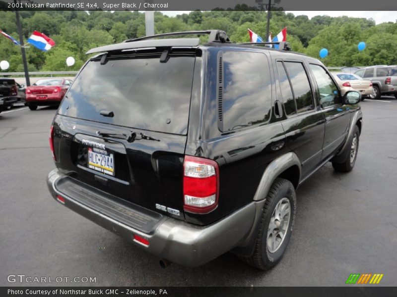 Super Black / Charcoal 2001 Nissan Pathfinder SE 4x4