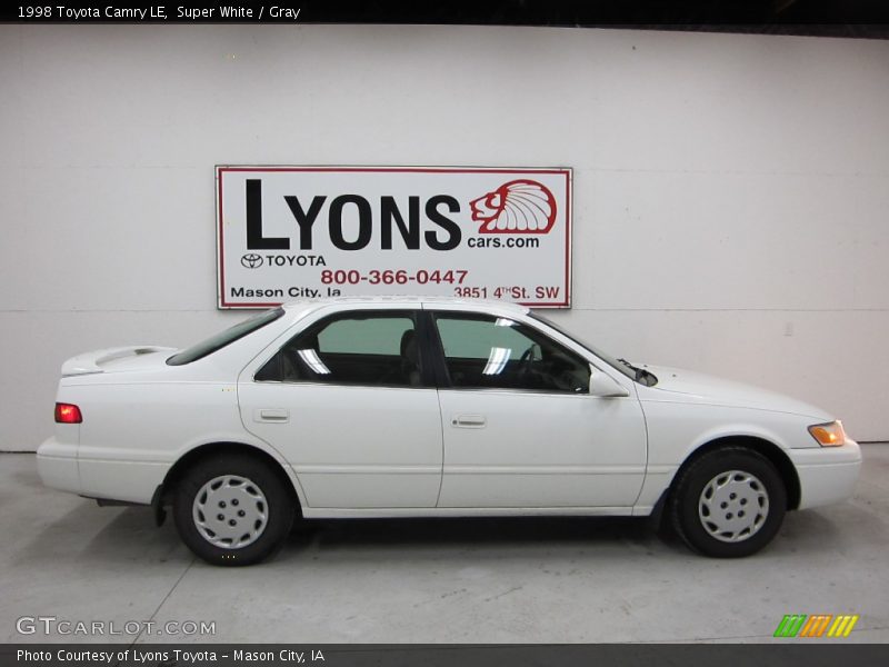 Super White / Gray 1998 Toyota Camry LE