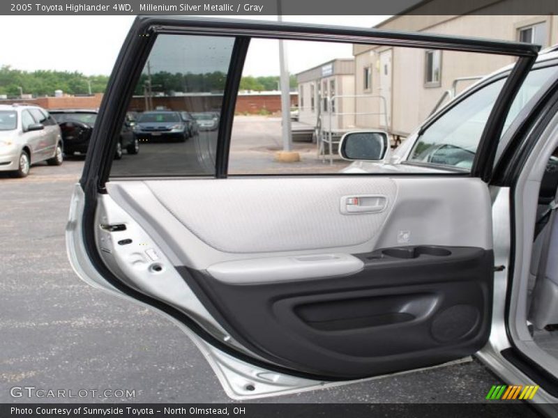 Millenium Silver Metallic / Gray 2005 Toyota Highlander 4WD