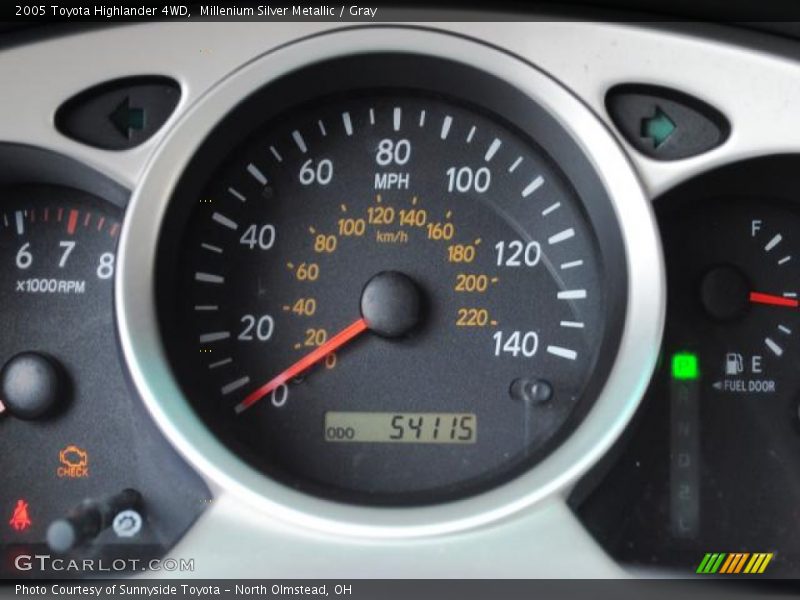 Millenium Silver Metallic / Gray 2005 Toyota Highlander 4WD