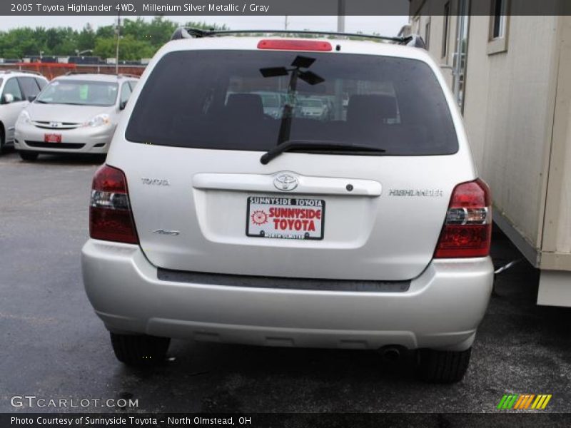 Millenium Silver Metallic / Gray 2005 Toyota Highlander 4WD