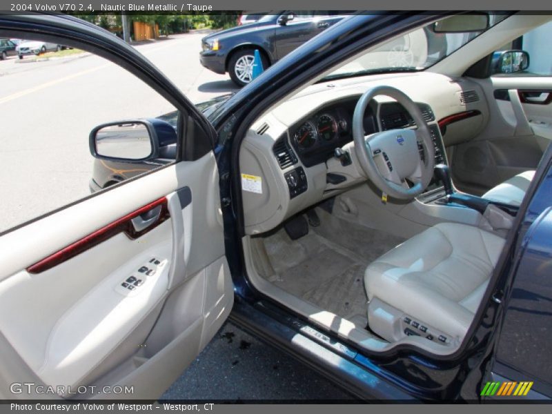 Nautic Blue Metallic / Taupe 2004 Volvo V70 2.4