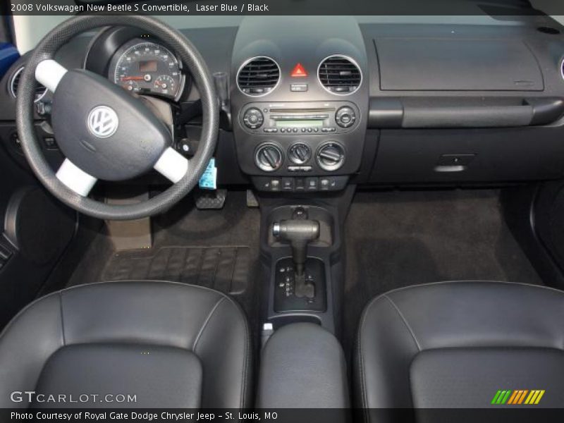 Dashboard of 2008 New Beetle S Convertible