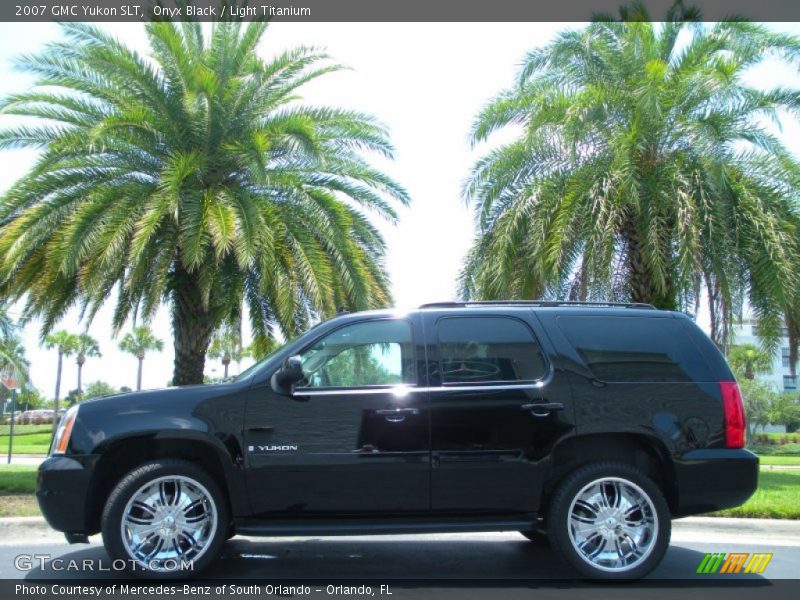 Onyx Black / Light Titanium 2007 GMC Yukon SLT