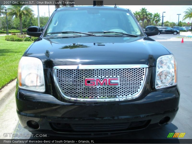 Onyx Black / Light Titanium 2007 GMC Yukon SLT