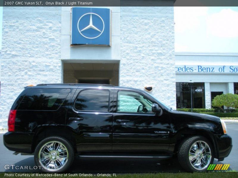 Onyx Black / Light Titanium 2007 GMC Yukon SLT