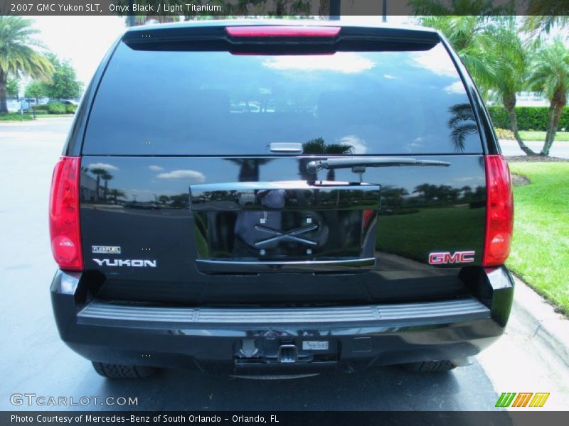 Onyx Black / Light Titanium 2007 GMC Yukon SLT