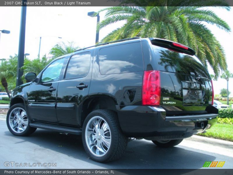 Onyx Black / Light Titanium 2007 GMC Yukon SLT
