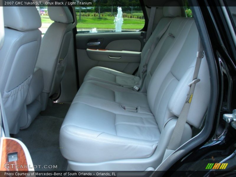 Onyx Black / Light Titanium 2007 GMC Yukon SLT
