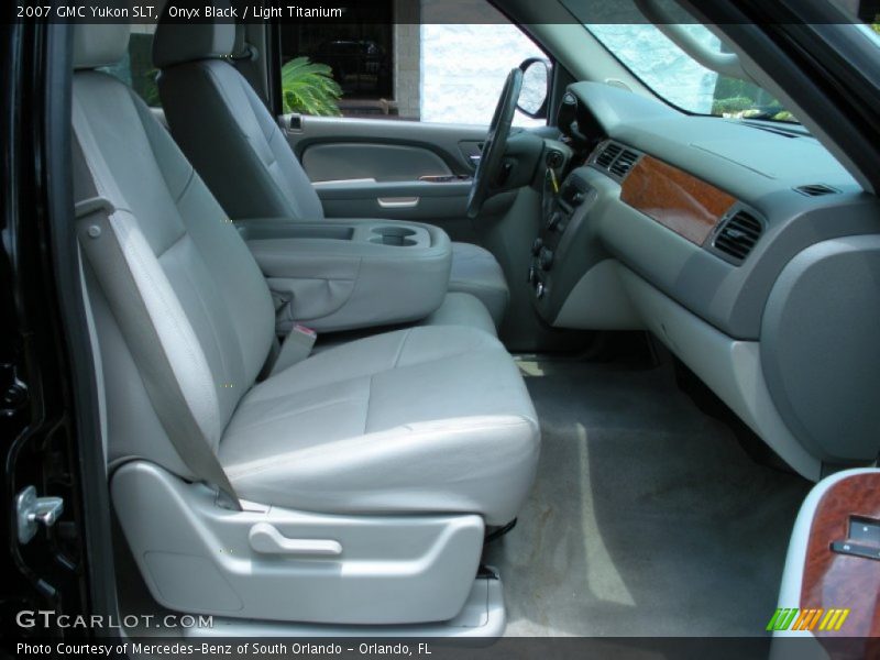 Onyx Black / Light Titanium 2007 GMC Yukon SLT
