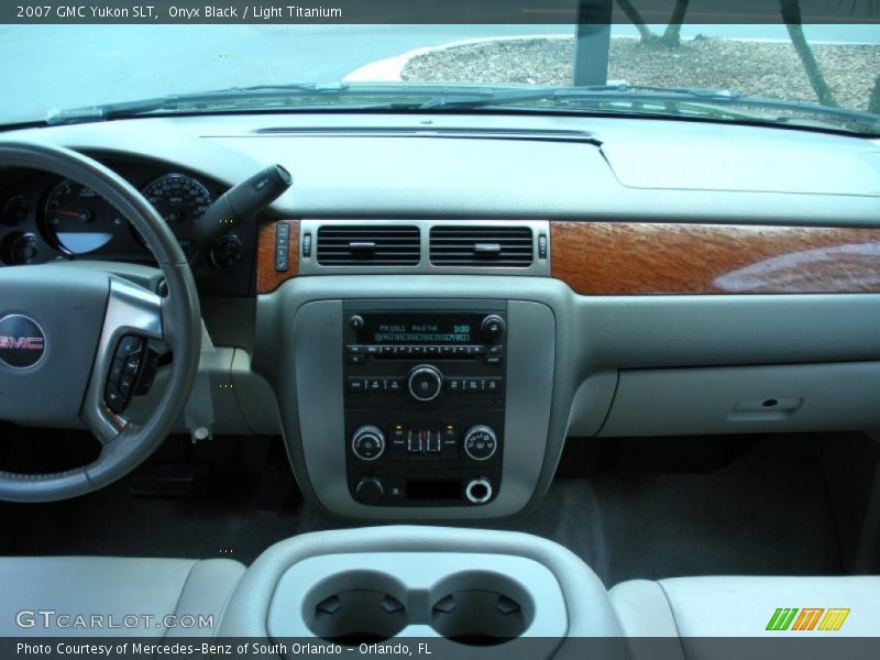 Onyx Black / Light Titanium 2007 GMC Yukon SLT