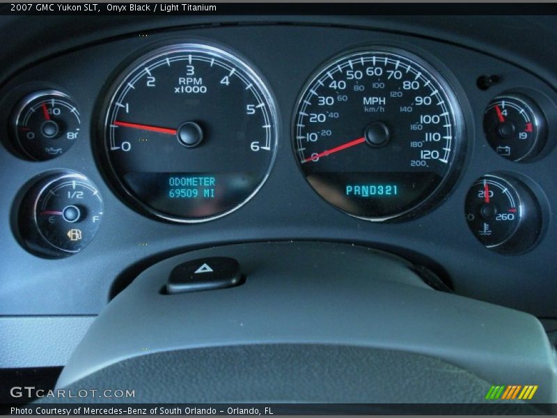 Onyx Black / Light Titanium 2007 GMC Yukon SLT