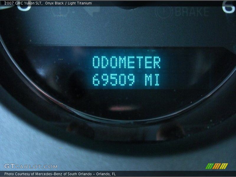 Onyx Black / Light Titanium 2007 GMC Yukon SLT