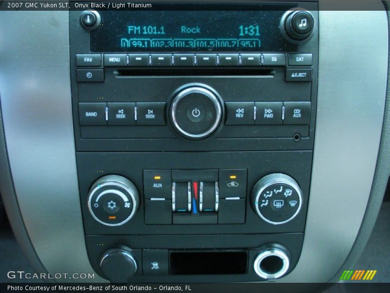Onyx Black / Light Titanium 2007 GMC Yukon SLT