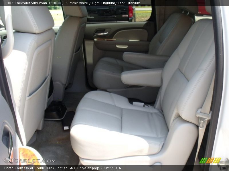 Summit White / Light Titanium/Dark Titanium 2007 Chevrolet Suburban 1500 LT
