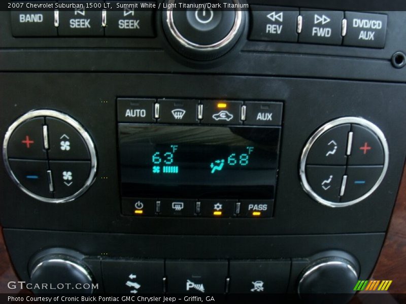 Summit White / Light Titanium/Dark Titanium 2007 Chevrolet Suburban 1500 LT