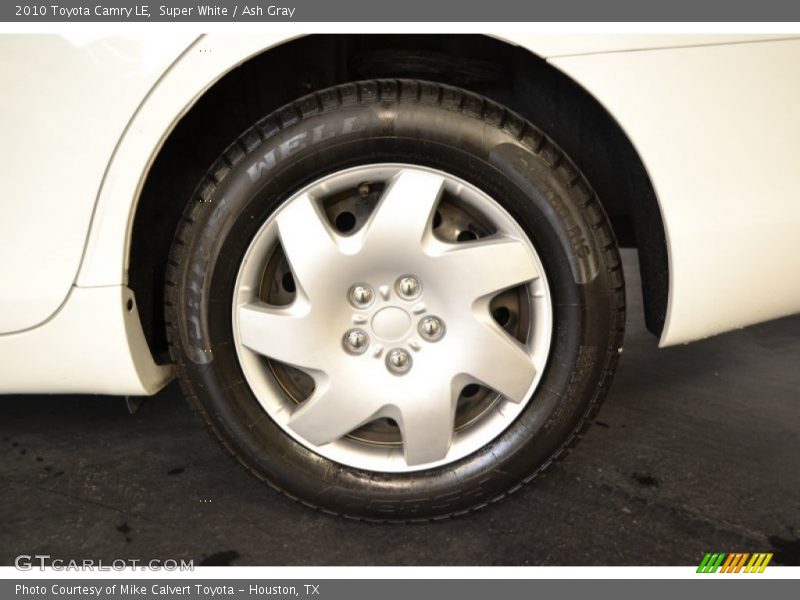 Super White / Ash Gray 2010 Toyota Camry LE