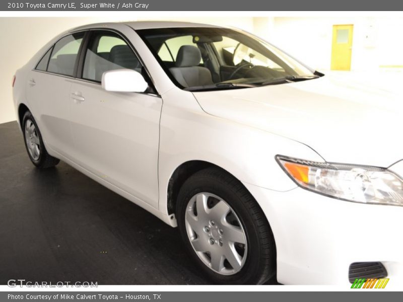 Super White / Ash Gray 2010 Toyota Camry LE