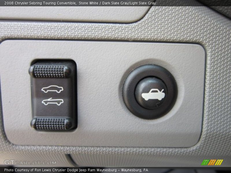 Controls of 2008 Sebring Touring Convertible