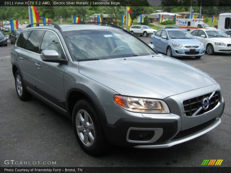 Front 3/4 View of 2011 XC70 3.2 AWD