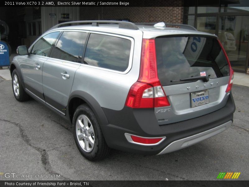 Electric Silver Metallic / Sandstone Beige 2011 Volvo XC70 3.2 AWD