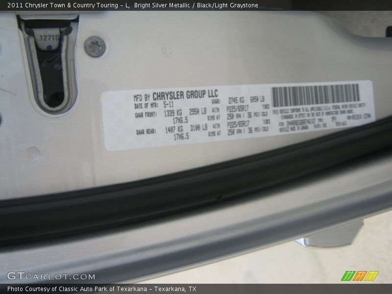 Bright Silver Metallic / Black/Light Graystone 2011 Chrysler Town & Country Touring - L