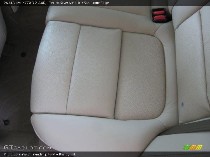 Electric Silver Metallic / Sandstone Beige 2011 Volvo XC70 3.2 AWD