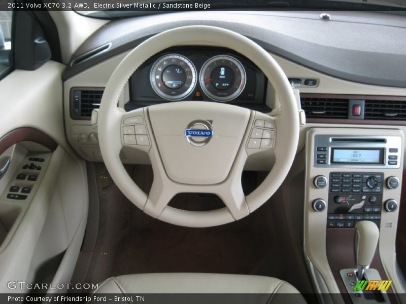 Dashboard of 2011 XC70 3.2 AWD