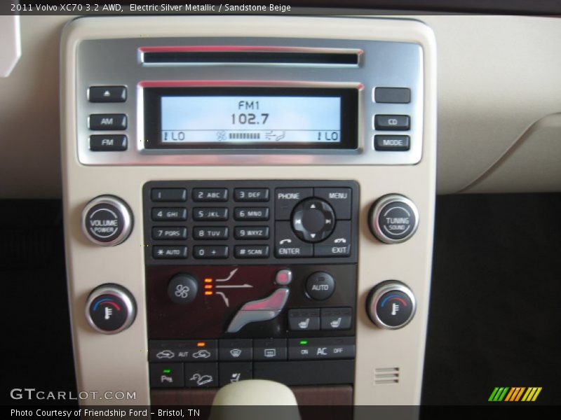 Controls of 2011 XC70 3.2 AWD