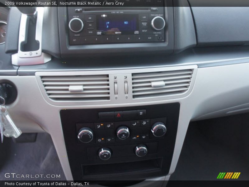 Nocturne Black Metallic / Aero Grey 2009 Volkswagen Routan SE