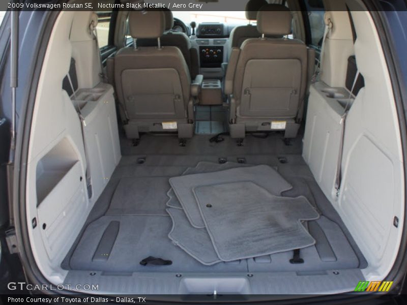 Nocturne Black Metallic / Aero Grey 2009 Volkswagen Routan SE
