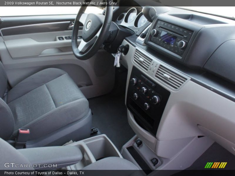 Nocturne Black Metallic / Aero Grey 2009 Volkswagen Routan SE