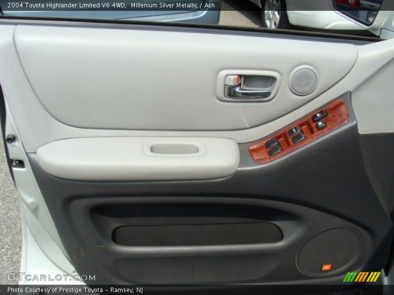Millenium Silver Metallic / Ash 2004 Toyota Highlander Limited V6 4WD