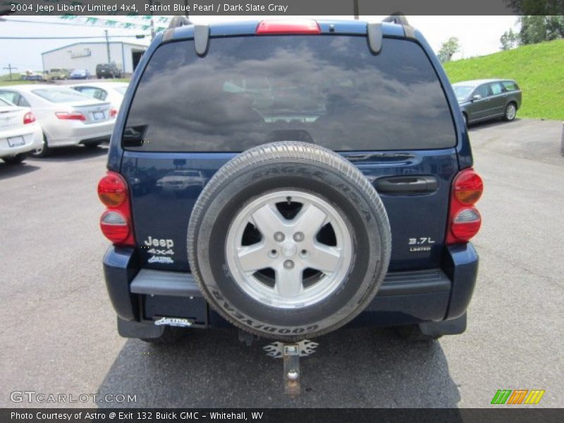 Patriot Blue Pearl / Dark Slate Gray 2004 Jeep Liberty Limited 4x4