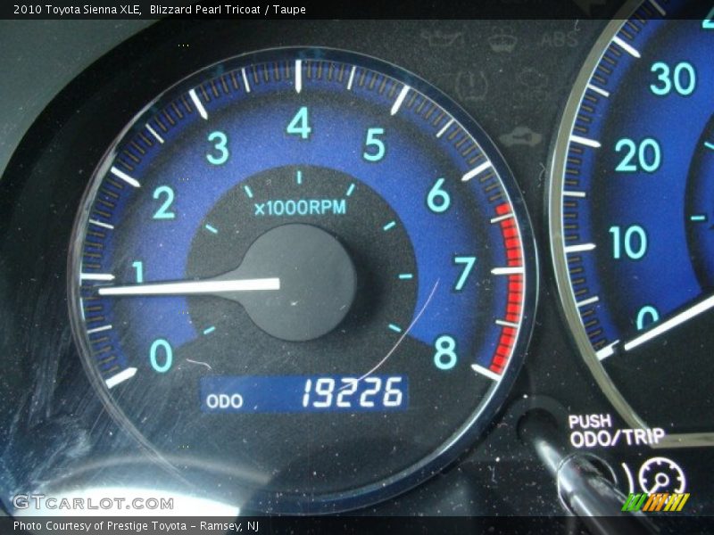 Blizzard Pearl Tricoat / Taupe 2010 Toyota Sienna XLE