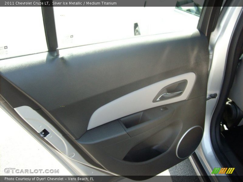 Silver Ice Metallic / Medium Titanium 2011 Chevrolet Cruze LT