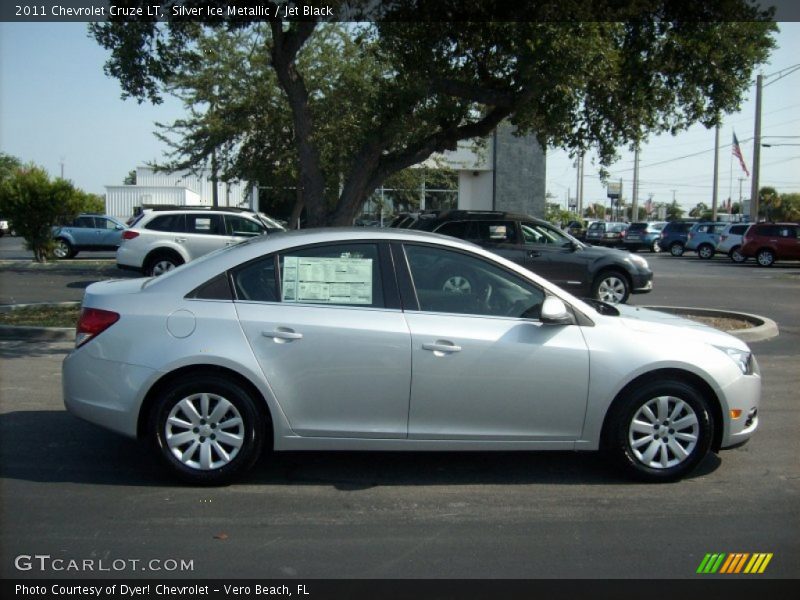 Silver Ice Metallic / Jet Black 2011 Chevrolet Cruze LT