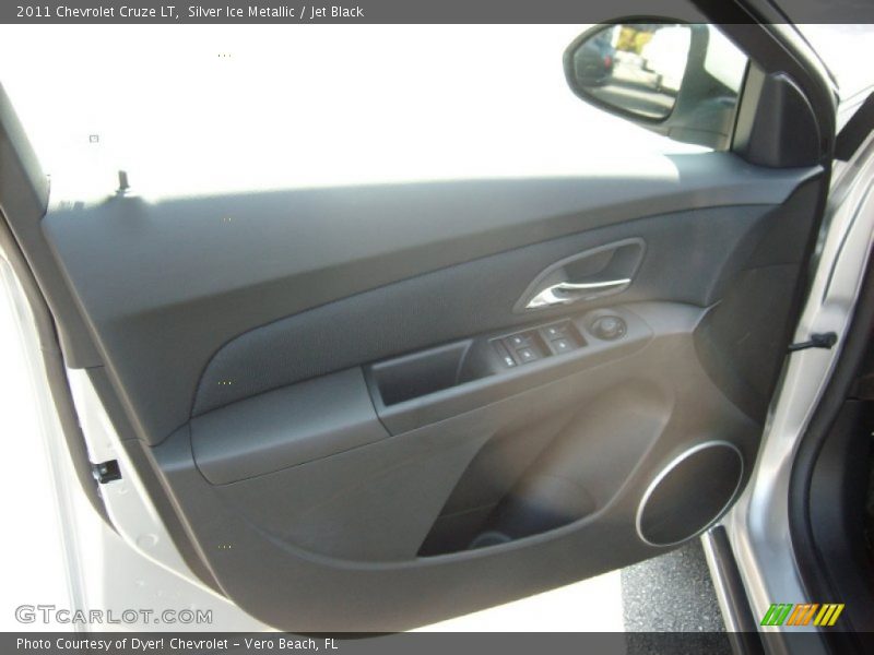 Silver Ice Metallic / Jet Black 2011 Chevrolet Cruze LT