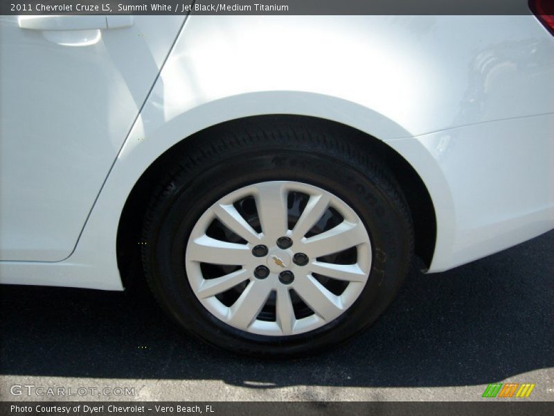 Summit White / Jet Black/Medium Titanium 2011 Chevrolet Cruze LS