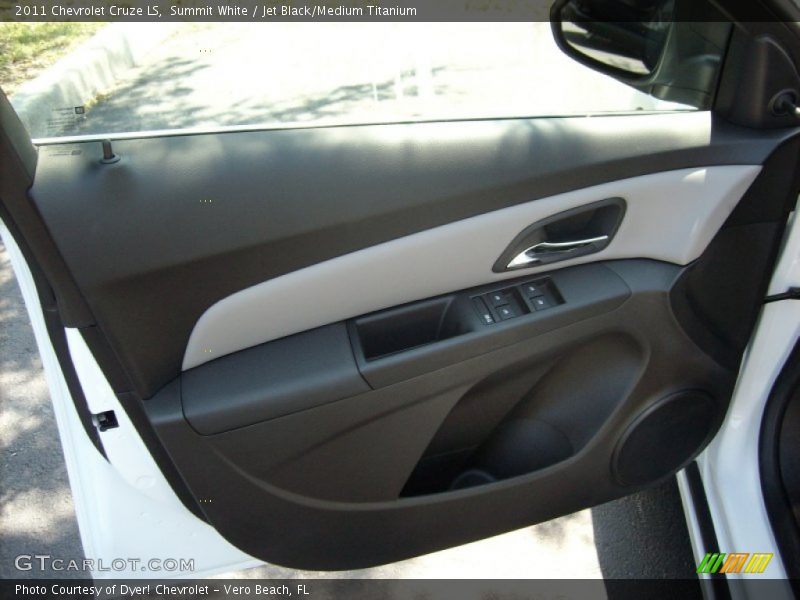Summit White / Jet Black/Medium Titanium 2011 Chevrolet Cruze LS
