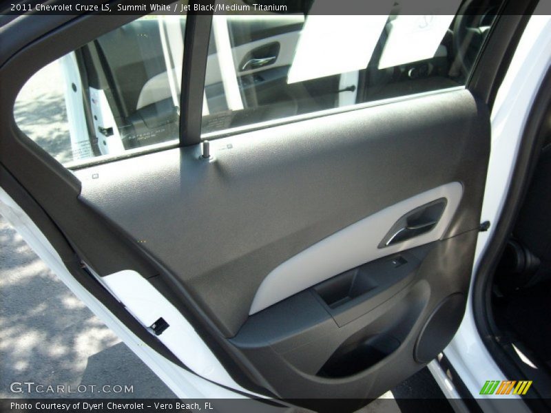 Summit White / Jet Black/Medium Titanium 2011 Chevrolet Cruze LS