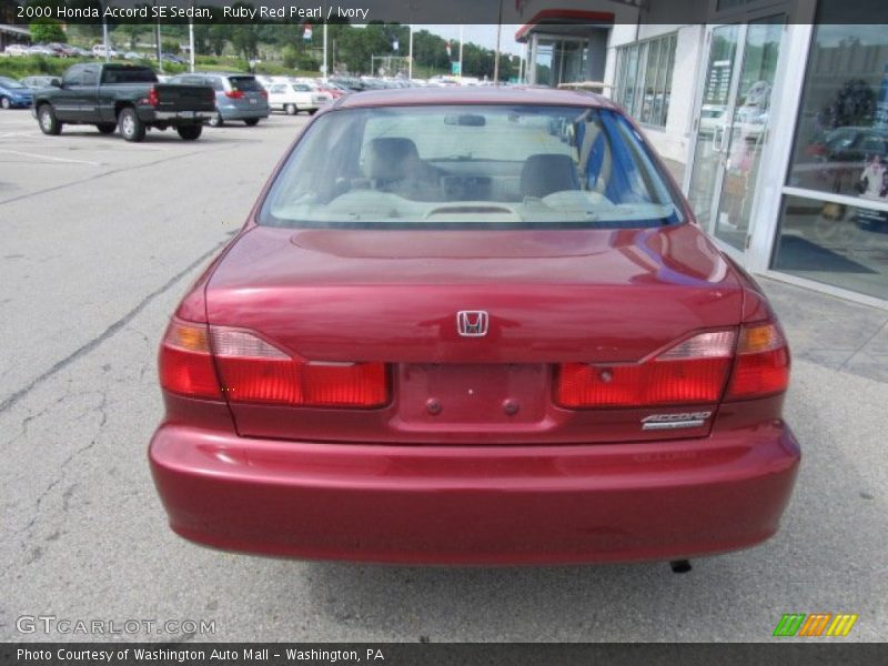 Ruby Red Pearl / Ivory 2000 Honda Accord SE Sedan